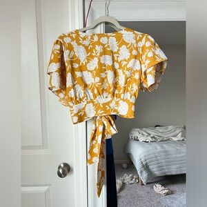 Fashion on Earth sz M Floral Tie-Back Crop Top in Mustard Yellow